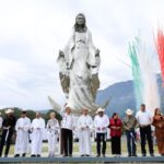 Entregan Américo y María escultura monumental de la Virgen de la Misericordia en El Chorrito